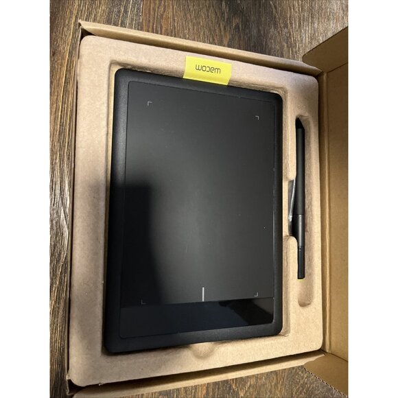 One by Wacom CTL-471 Drawing Pad TESTED, PC/ Mac, Pen, Cord, Draw & Paint, Sale! - Picture 3 of 3